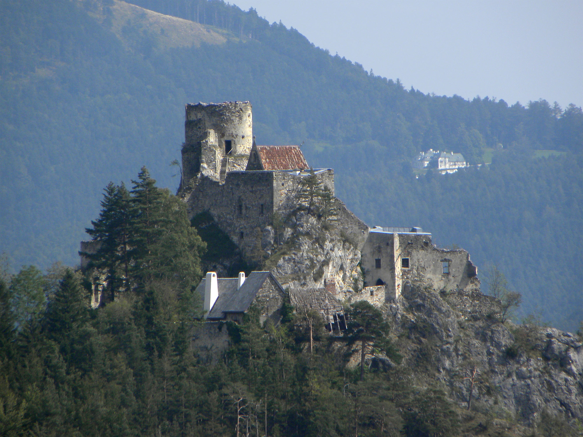 Burgruine Klamm, Breitenstein (Photo license: CC-BY-SA 3.0)